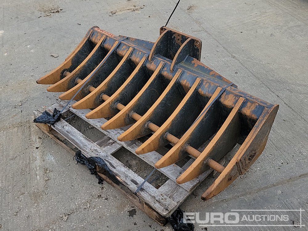 Rhinox 58" Rake - Godet: photos 1 Rhinox 58" Rake - Godet: photos 1