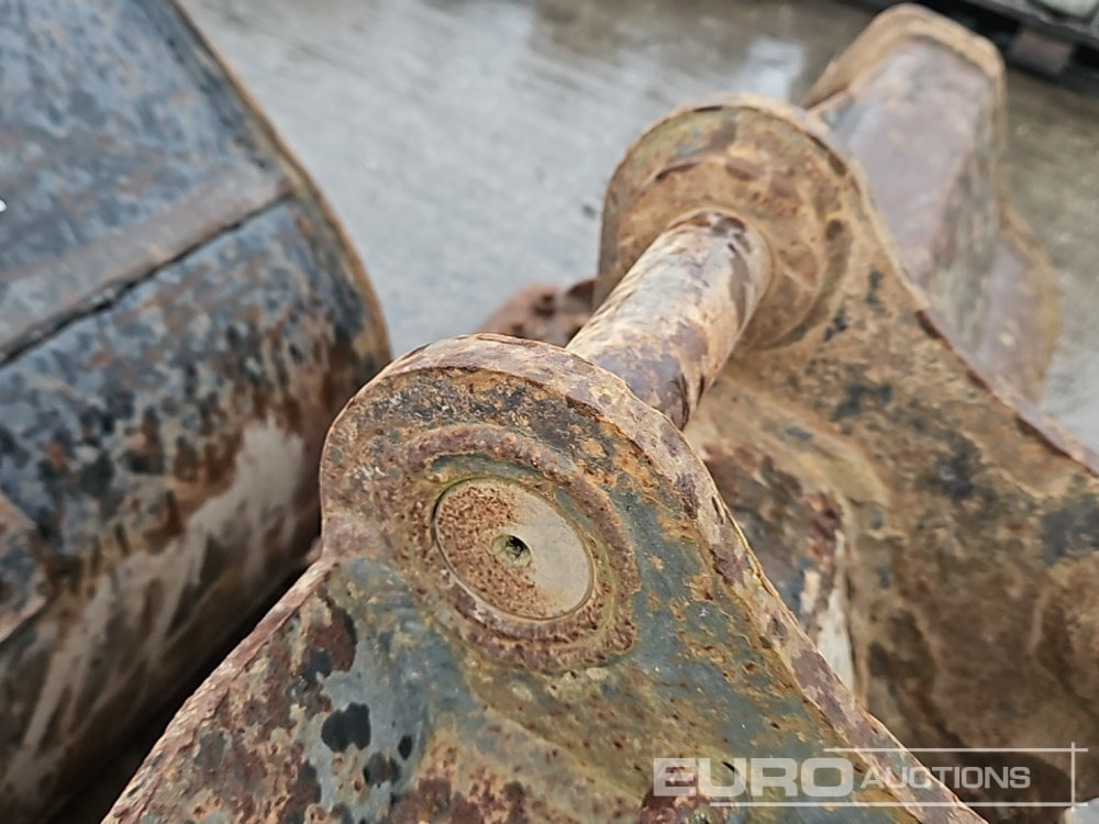 Godet Rhinox 60" Ditching, 36", 24" Digging Bucket 45mm Pin to suit 4-6 Ton Excavator: photos 23 Godet Rhinox 60" Ditching, 36", 24" Digging Bucket 45mm Pin to suit 4-6 Ton Excavator: photos 23