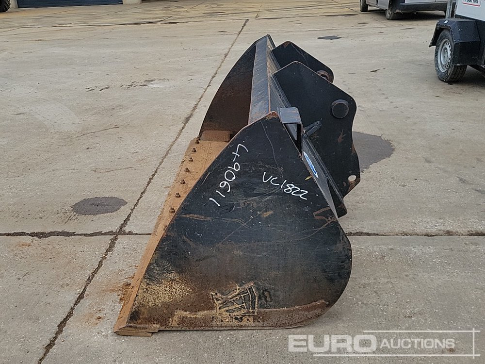Rhinox 90" Loading Bucket to suit Telehandler - Godet: photos 2 Rhinox 90" Loading Bucket to suit Telehandler - Godet: photos 2
