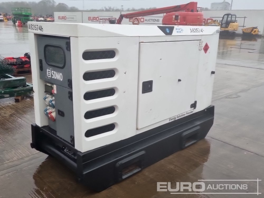 SDMO R44 - Groupe électrogène: photos 1 SDMO R44 - Groupe électrogène: photos 1