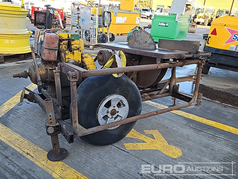 Single Axle Draw Table Saw, Lister Dursley Engine - L'équipement de construction: photos 5 Single Axle Draw Table Saw, Lister Dursley Engine - L'équipement de construction: photos 5