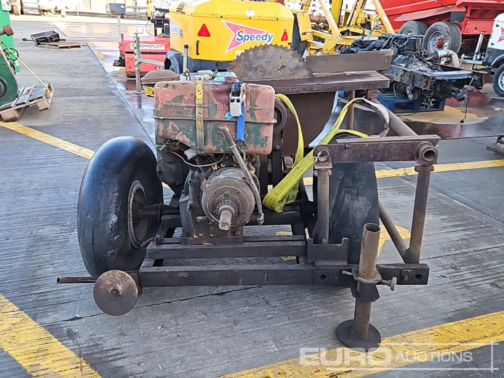 Single Axle Draw Table Saw, Lister Dursley Engine - L'équipement de construction: photos 4 Single Axle Draw Table Saw, Lister Dursley Engine - L'équipement de construction: photos 4