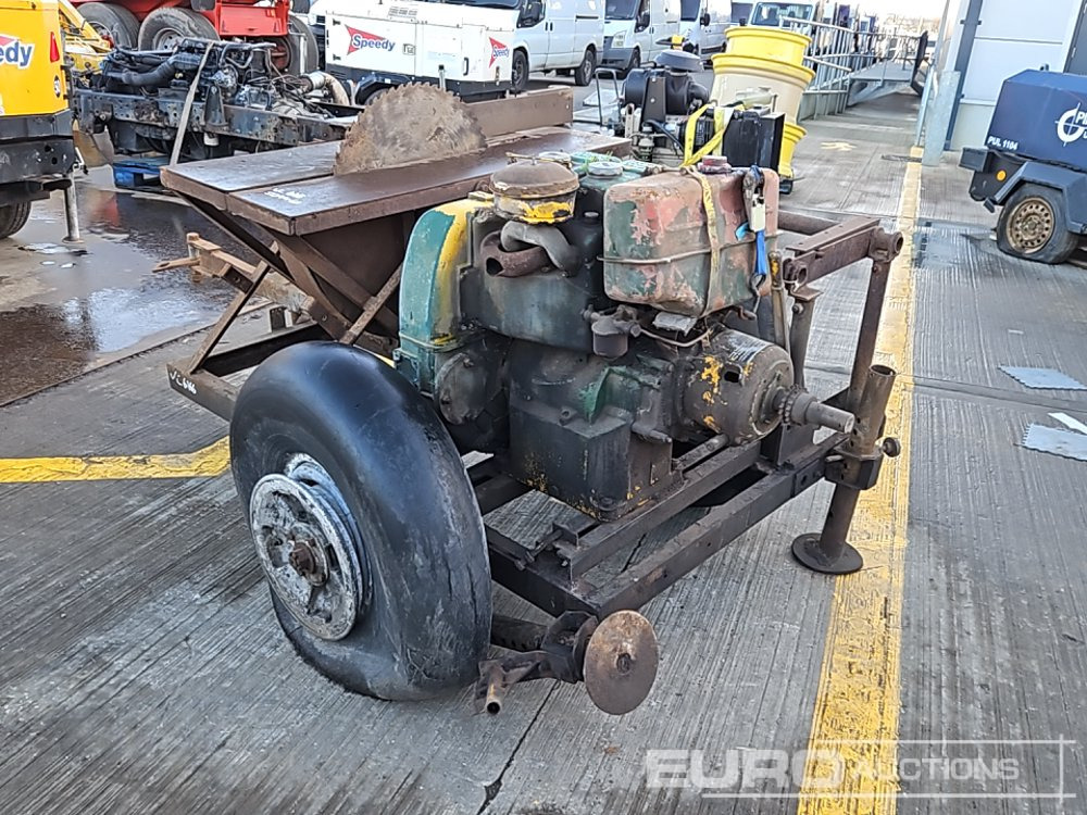 Single Axle Draw Table Saw, Lister Dursley Engine - L'équipement de construction: photos 3 Single Axle Draw Table Saw, Lister Dursley Engine - L'équipement de construction: photos 3