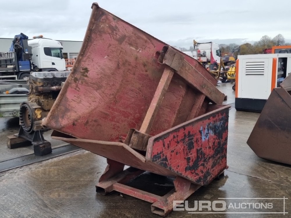 Skip to suit Forklift (2 of) - Benne basculante: photos 1 Skip to suit Forklift (2 of) - Benne basculante: photos 1