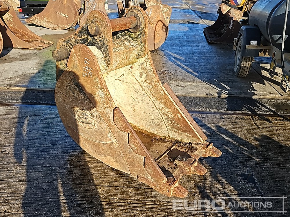Strickland 24" Digging Bucket 80mm Pin to suit 20 Ton Excavator - Godet: photos 1 Strickland 24" Digging Bucket 80mm Pin to suit 20 Ton Excavator - Godet: photos 1