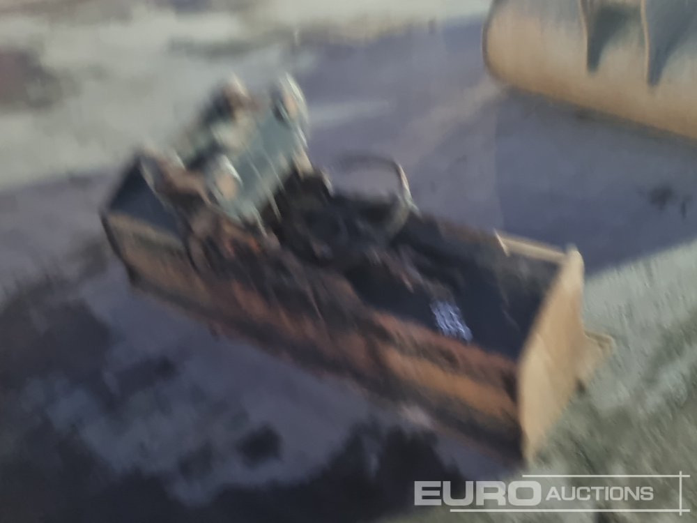 Strickland 72" Hydraulic Tilting Bucket 50mm Pin to suit 6-8 Ton Excavator - Godet: photos 5 Strickland 72" Hydraulic Tilting Bucket 50mm Pin to suit 6-8 Ton Excavator - Godet: photos 5