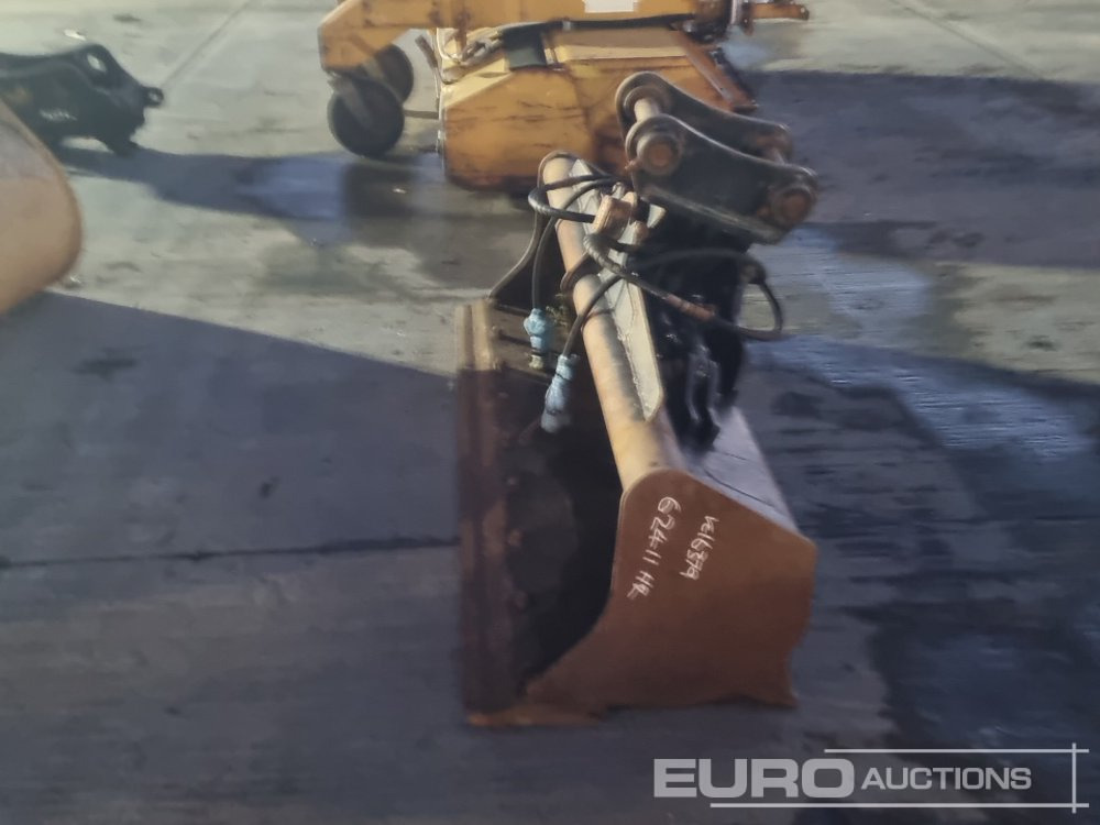 Strickland 72" Hydraulic Tilting Bucket 50mm Pin to suit 6-8 Ton Excavator - Godet: photos 2 Strickland 72" Hydraulic Tilting Bucket 50mm Pin to suit 6-8 Ton Excavator - Godet: photos 2