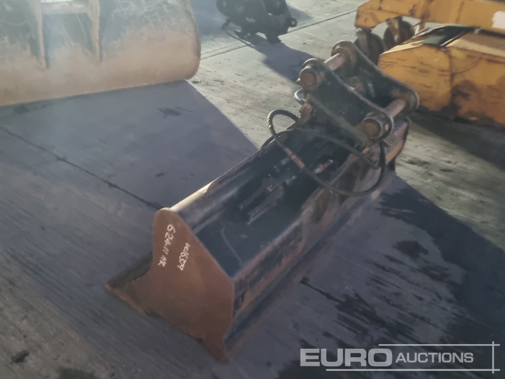 Strickland 72" Hydraulic Tilting Bucket 50mm Pin to suit 6-8 Ton Excavator - Godet: photos 3 Strickland 72" Hydraulic Tilting Bucket 50mm Pin to suit 6-8 Ton Excavator - Godet: photos 3