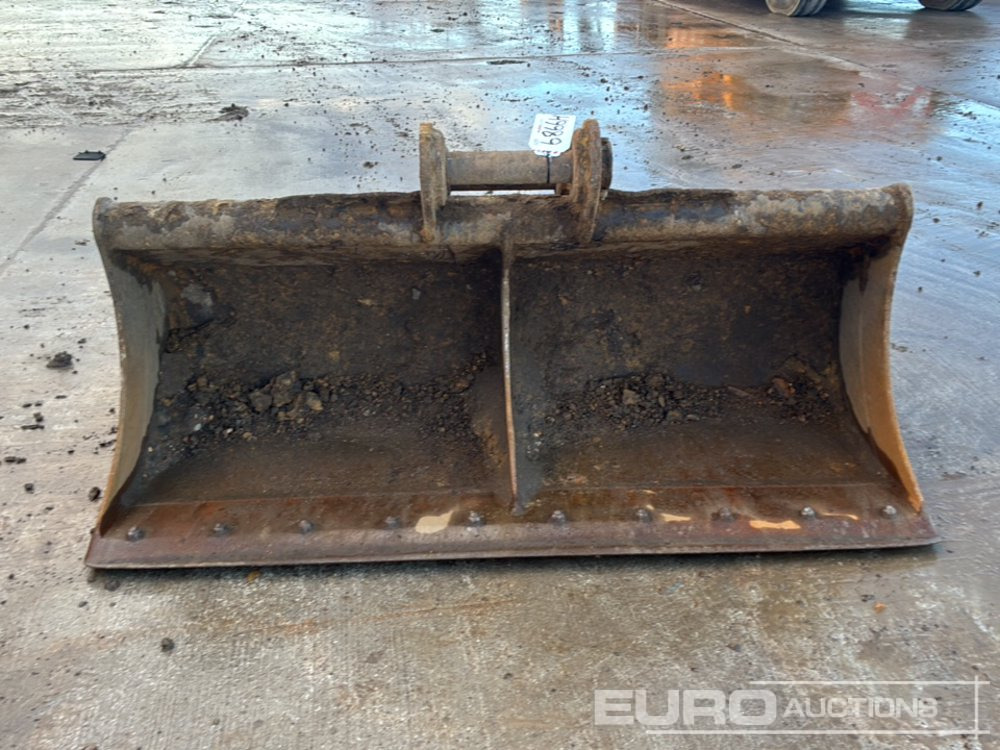 Strickland 84" Ditching Bucket 80mm Pin to suit 20 Ton Excavator - Godet: photos 2 Strickland 84" Ditching Bucket 80mm Pin to suit 20 Ton Excavator - Godet: photos 2
