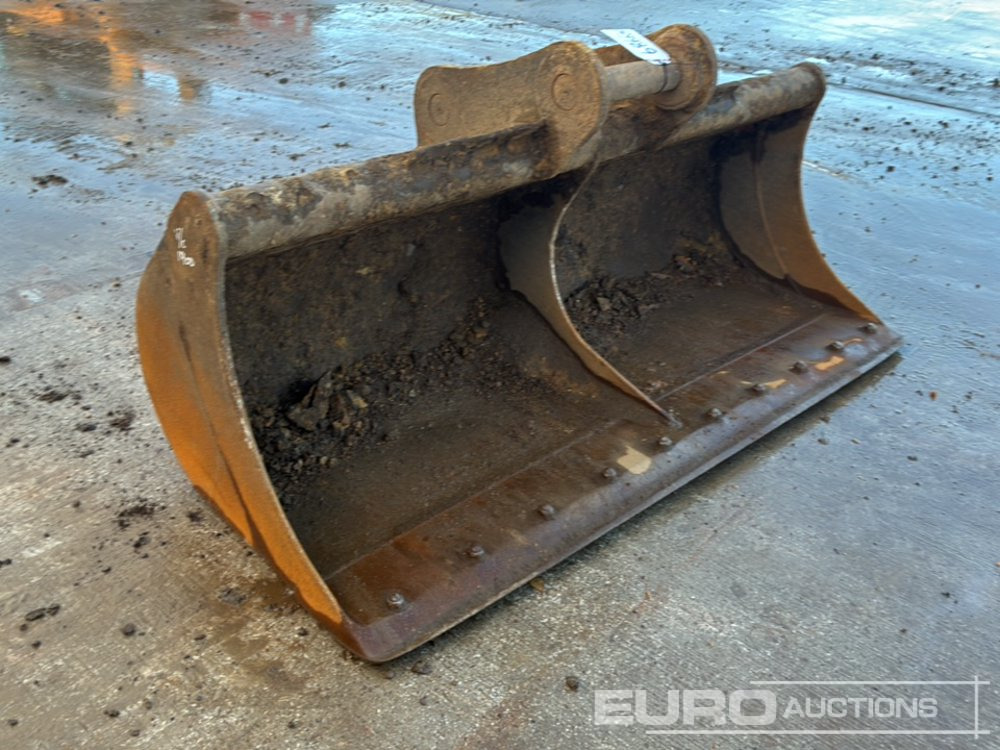 Strickland 84" Ditching Bucket 80mm Pin to suit 20 Ton Excavator - Godet: photos 1 Strickland 84" Ditching Bucket 80mm Pin to suit 20 Ton Excavator - Godet: photos 1
