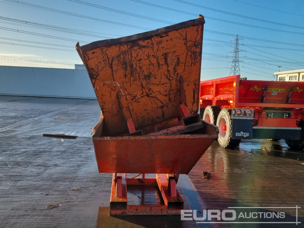 Sutton Tipping Skip to suit Forklift (2 of) - Benne basculante: photos 4 Sutton Tipping Skip to suit Forklift (2 of) - Benne basculante: photos 4