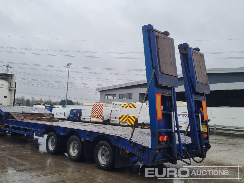 Tirsan Tri Axle Step Frame Low Loader Trailer, Neck Ramps, Out Riggers, Hydraulic Flip Toe Ramps - Semi-remorque surbaissé: photos 3 Tirsan Tri Axle Step Frame Low Loader Trailer, Neck Ramps, Out Riggers, Hydraulic Flip Toe Ramps - Semi-remorque surbaissé: photos 3