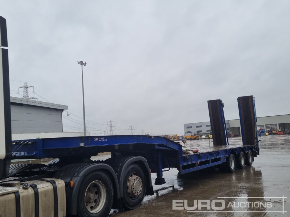 Tirsan Tri Axle Step Frame Low Loader Trailer, Neck Ramps, Out Riggers, Hydraulic Flip Toe Ramps - Semi-remorque surbaissé: photos 1 Tirsan Tri Axle Step Frame Low Loader Trailer, Neck Ramps, Out Riggers, Hydraulic Flip Toe Ramps - Semi-remorque surbaissé: photos 1