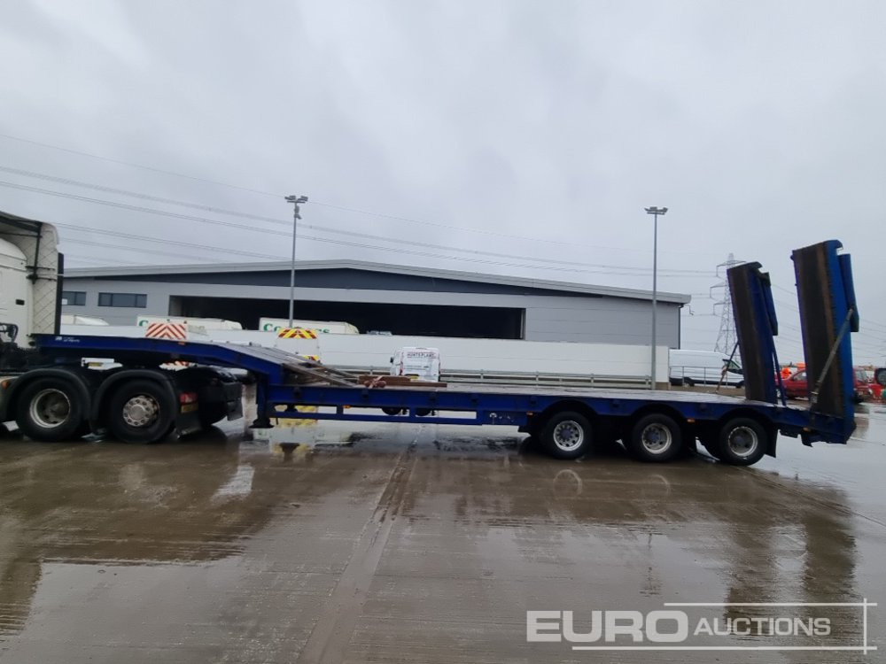 Tirsan Tri Axle Step Frame Low Loader Trailer, Neck Ramps, Out Riggers, Hydraulic Flip Toe Ramps - Semi-remorque surbaissé: photos 2 Tirsan Tri Axle Step Frame Low Loader Trailer, Neck Ramps, Out Riggers, Hydraulic Flip Toe Ramps - Semi-remorque surbaissé: photos 2