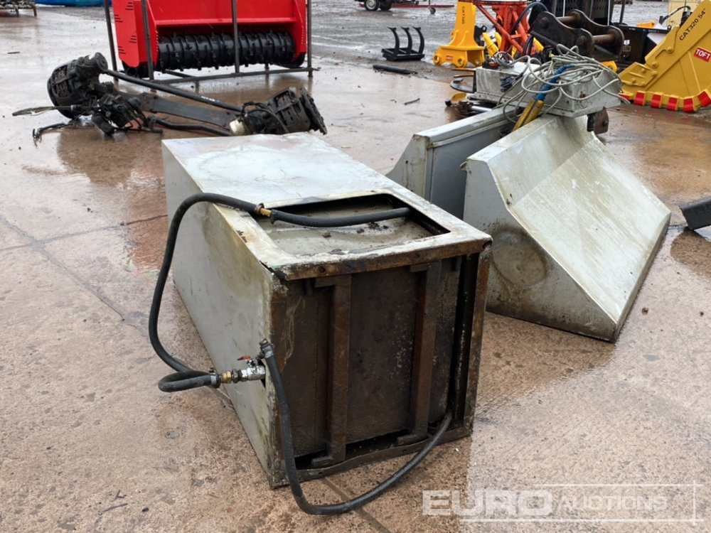 Tool Boxes, Tank, Control Panel - L'équipement de construction: photos 2 Tool Boxes, Tank, Control Panel - L'équipement de construction: photos 2