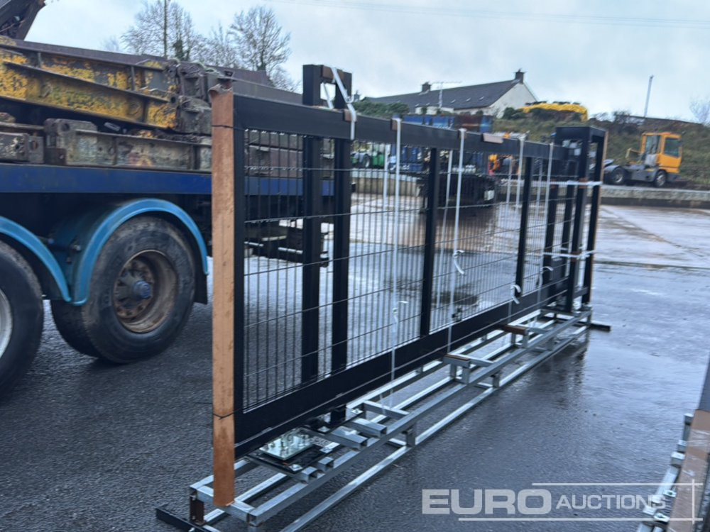 Unused 14’ Cantilever Mesh Gate, Automation System, 5 Key Fobs, 2 Security Sensors - L'équipement de construction: photos 4 Unused 14’ Cantilever Mesh Gate, Automation System, 5 Key Fobs, 2 Security Sensors - L'équipement de construction: photos 4