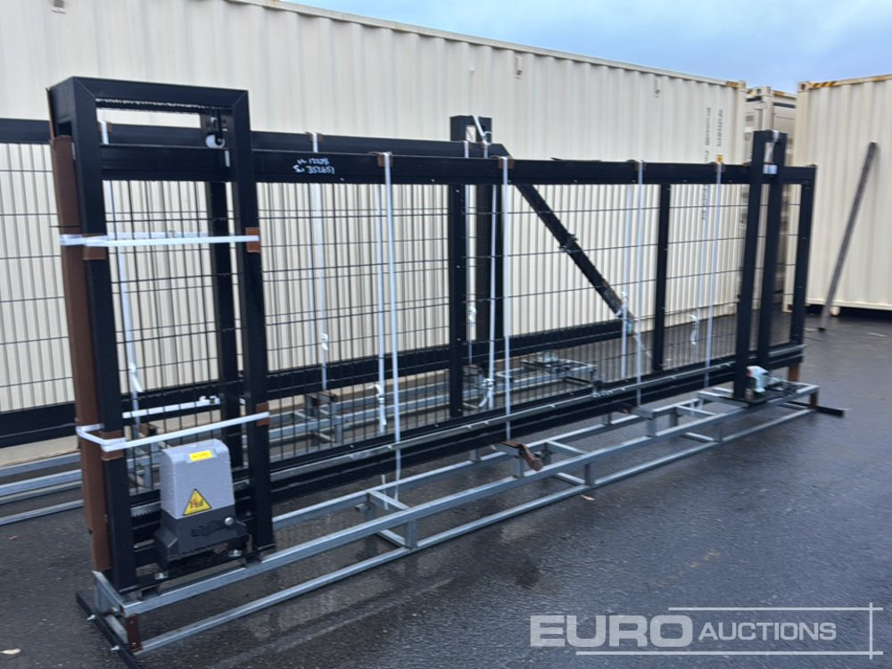 Unused 14’ Cantilever Mesh Gate, Automation System, 5 Key Fobs, 2 Security Sensors - L'équipement de construction: photos 2 Unused 14’ Cantilever Mesh Gate, Automation System, 5 Key Fobs, 2 Security Sensors - L'équipement de construction: photos 2