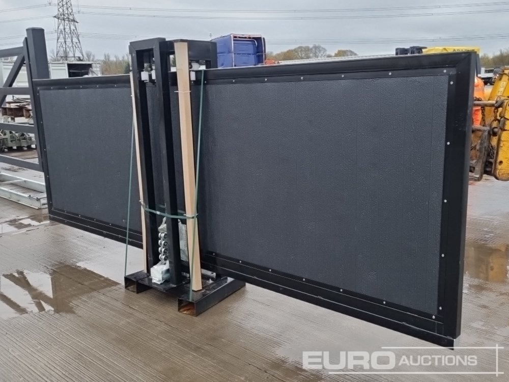 Unused 2025 13' Electric Composite Sliding Gate - L'équipement de construction: photos 1 Unused 2025 13' Electric Composite Sliding Gate - L'équipement de construction: photos 1