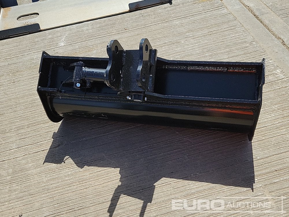 Unused 2025 Captok 32" Hydraulic Tilting Bucket 25mm Pin to suit Mini Excavator - Godet: photos 4 Unused 2025 Captok 32" Hydraulic Tilting Bucket 25mm Pin to suit Mini Excavator - Godet: photos 4