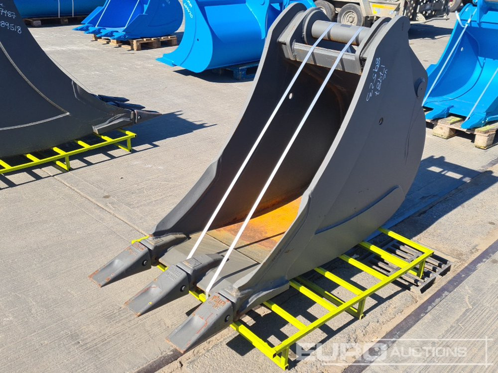 Unused 24" Scoop Bucket 80mm Pin to suit 20 Ton Excavator - Godet: photos 1 Unused 24" Scoop Bucket 80mm Pin to suit 20 Ton Excavator - Godet: photos 1