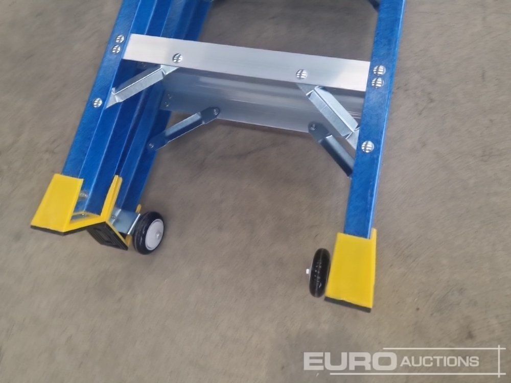 Unused 3 Thread Fibreglass Step Ladder - Équipement de garage: photos 5 Unused 3 Thread Fibreglass Step Ladder - Équipement de garage: photos 5