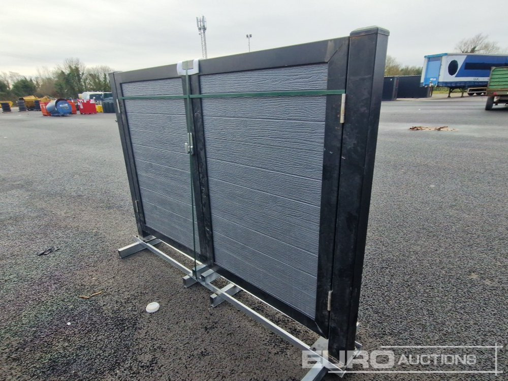 Unused 6' 6" Double Gate & Posts - L'équipement de construction: photos 4 Unused 6' 6" Double Gate & Posts - L'équipement de construction: photos 4