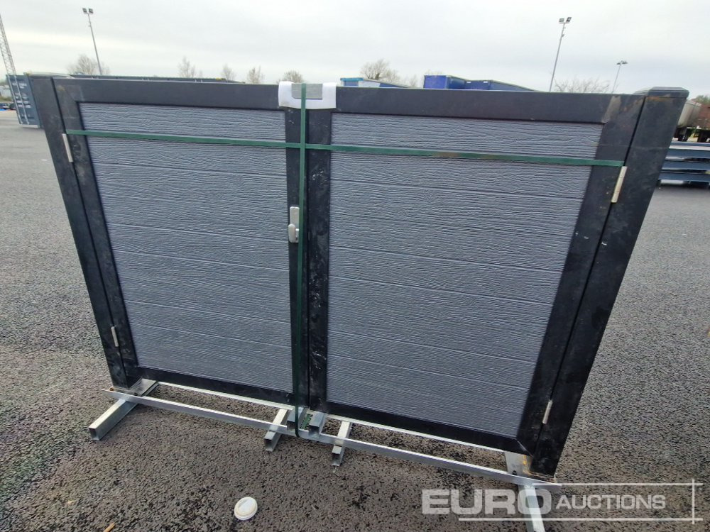 Unused 6' 6" Double Gate & Posts - L'équipement de construction: photos 3 Unused 6' 6" Double Gate & Posts - L'équipement de construction: photos 3