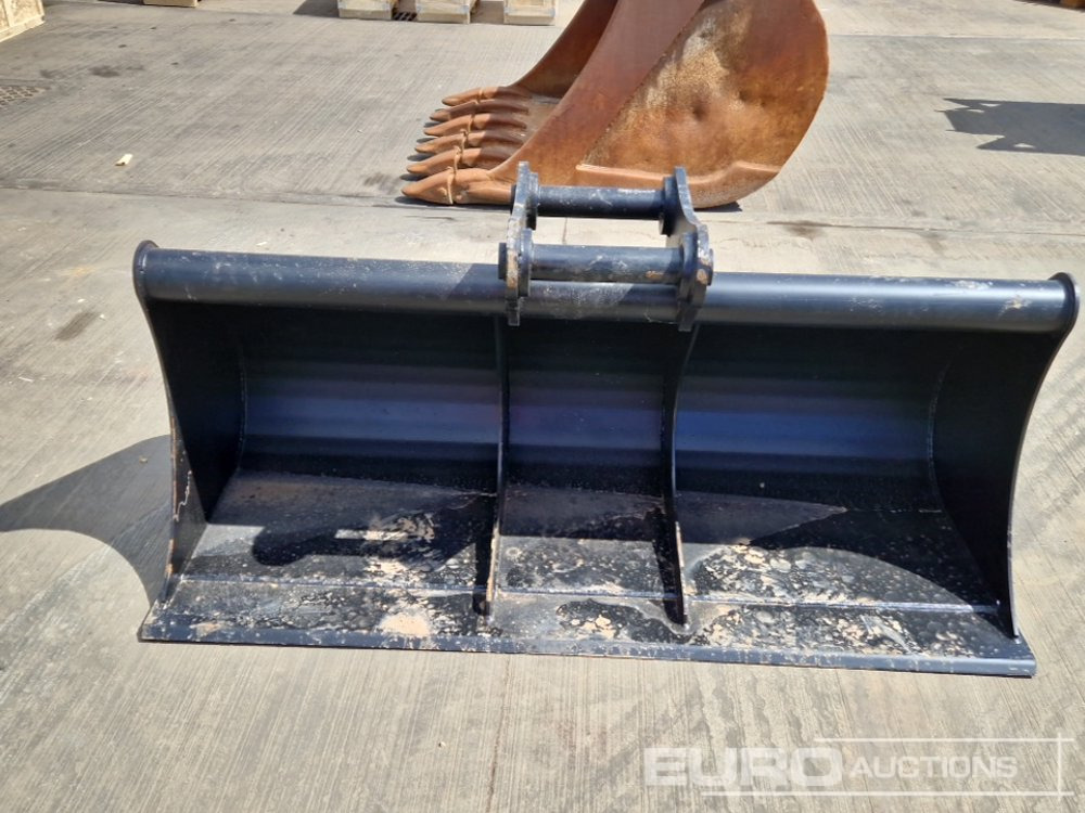 Godet neuf Unused 70" Ditching Bucket 65mm Pin to suit 13 Ton Excavator: photos 8