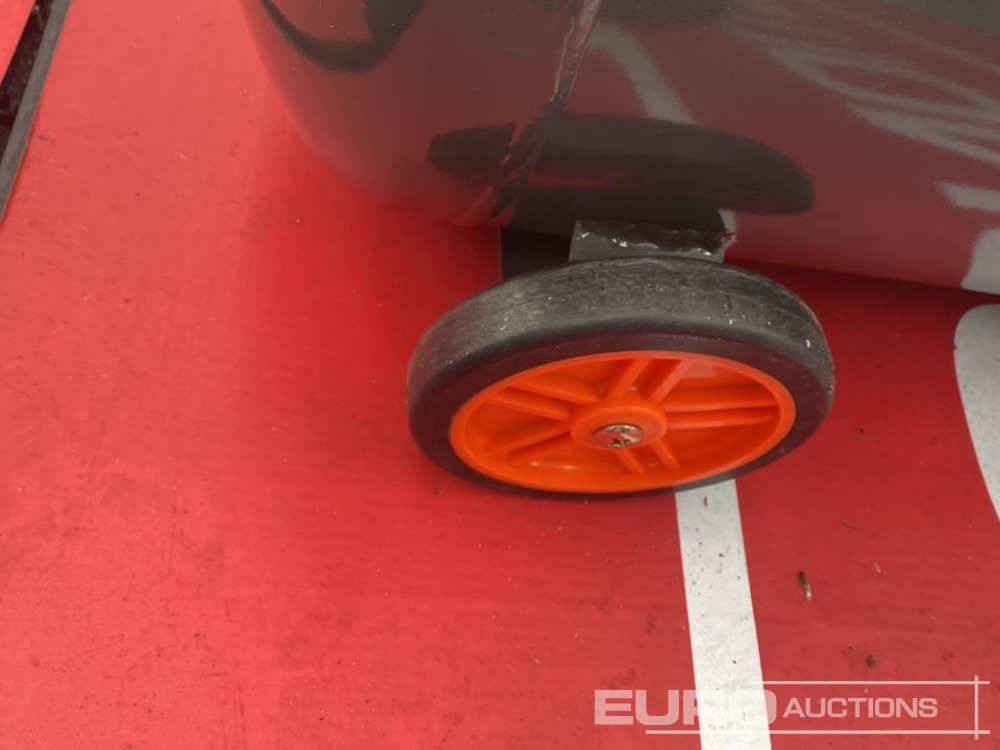 Unused Daewoo DAAC100CV 100 Litre 230 Volt Compressor - Compresseur d'air: photos 3 Unused Daewoo DAAC100CV 100 Litre 230 Volt Compressor - Compresseur d'air: photos 3