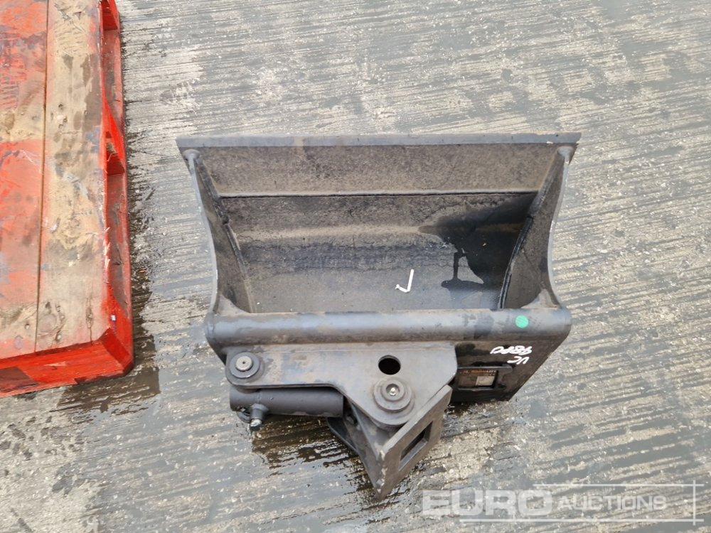 Unused Hard Life 28" Hydraulic Tilting Bucket - Godet: photos 4 Unused Hard Life 28" Hydraulic Tilting Bucket - Godet: photos 4