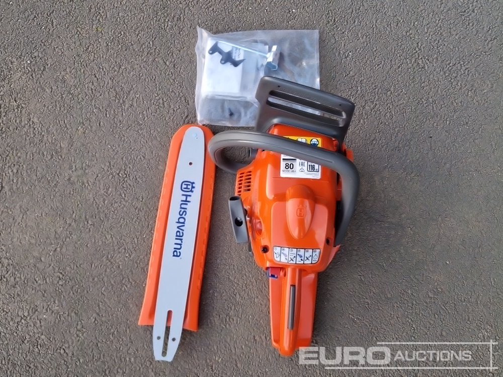 Unused Husqvarna 120 Mark II 14" Petrol Chain Saw - Équipement de garage: photos 5 Unused Husqvarna 120 Mark II 14" Petrol Chain Saw - Équipement de garage: photos 5