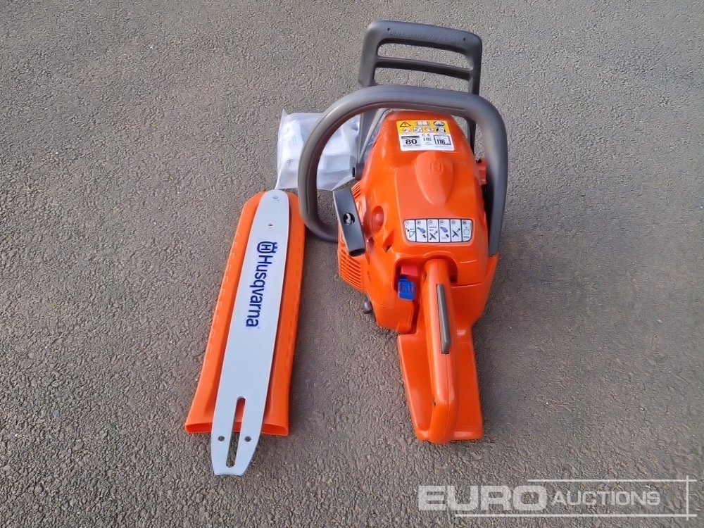Unused Husqvarna 120 Mark II 14" Petrol Chain Saw - Équipement de garage: photos 4 Unused Husqvarna 120 Mark II 14" Petrol Chain Saw - Équipement de garage: photos 4