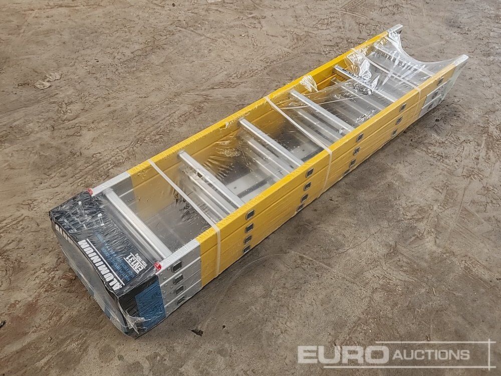 Unused Multipurpose Fibreglass Step Ladder - Équipement de garage: photos 3 Unused Multipurpose Fibreglass Step Ladder - Équipement de garage: photos 3