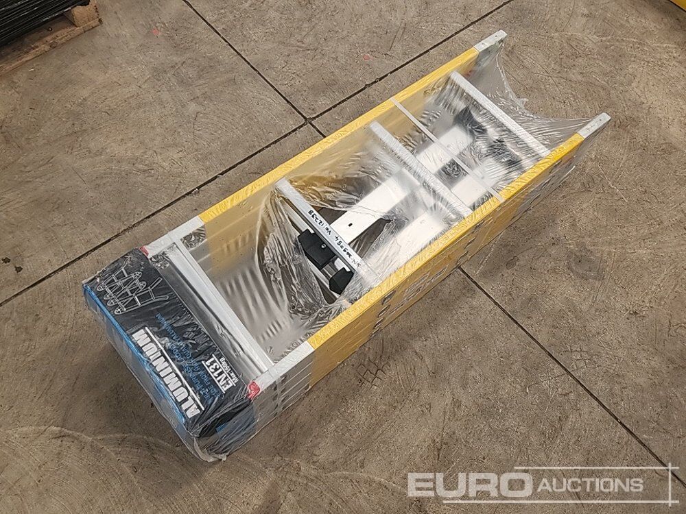 Unused Multipurpose Fibreglass Step Ladder - Équipement de garage: photos 3 Unused Multipurpose Fibreglass Step Ladder - Équipement de garage: photos 3