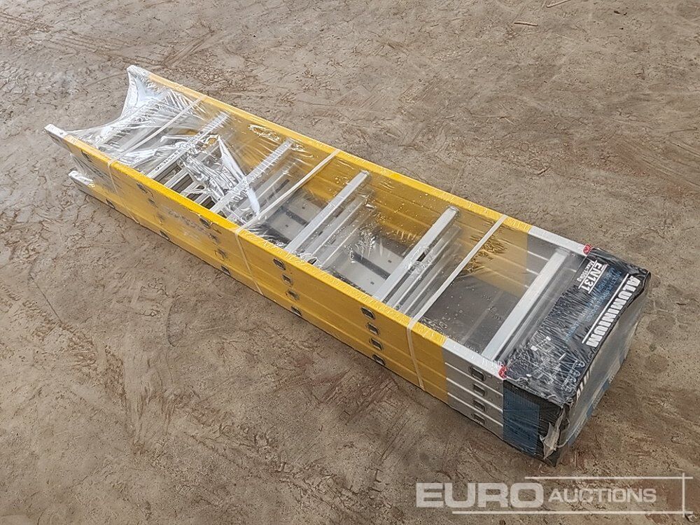 Unused Multipurpose Fibreglass Step Ladder - Équipement de garage: photos 2 Unused Multipurpose Fibreglass Step Ladder - Équipement de garage: photos 2
