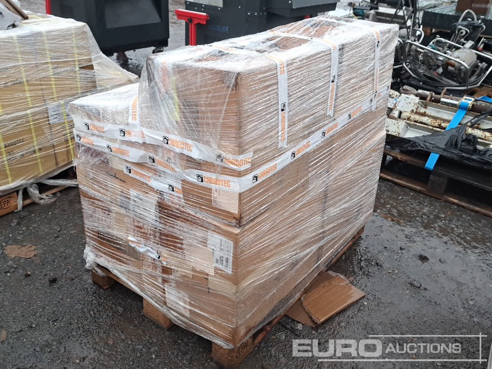 Unused Pallet of Trucklite Back Up Lights (Approx 780 of) - L'équipement de construction: photos 3 Unused Pallet of Trucklite Back Up Lights (Approx 780 of) - L'équipement de construction: photos 3