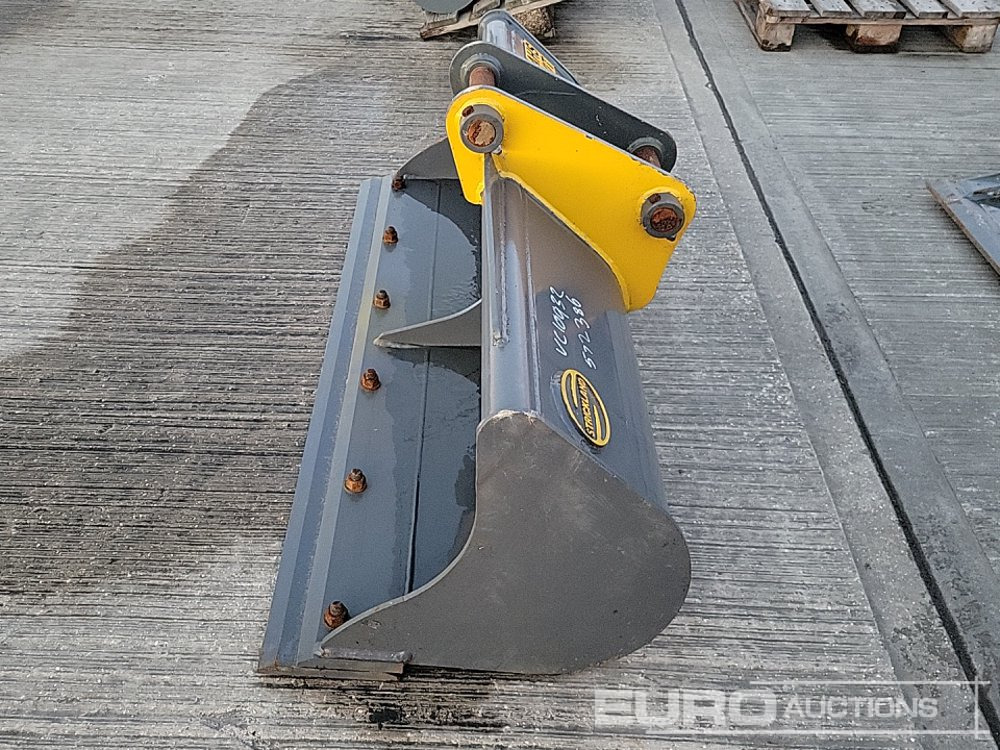 Unused Strickland 60" Ditching Bucket 45mm Pin to suit 4-6 Ton Excavator - Godet: photos 2 Unused Strickland 60" Ditching Bucket 45mm Pin to suit 4-6 Ton Excavator - Godet: photos 2