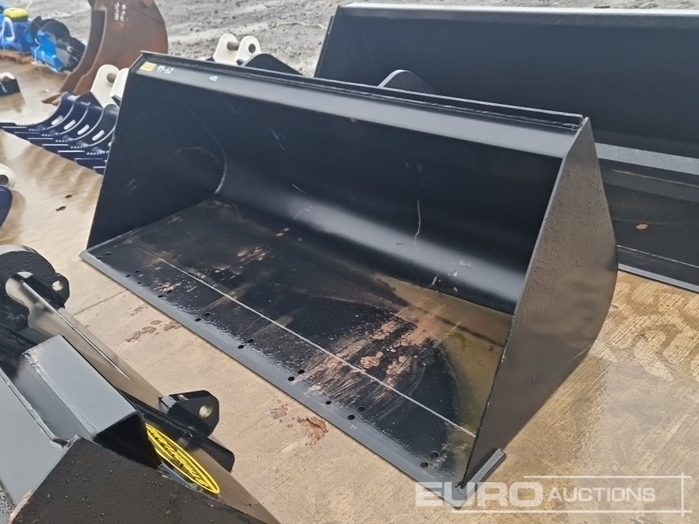 Unused Strickland 90" Loading Bucket to suit Manitou Telehandler - Godet: photos 1 Unused Strickland 90" Loading Bucket to suit Manitou Telehandler - Godet: photos 1