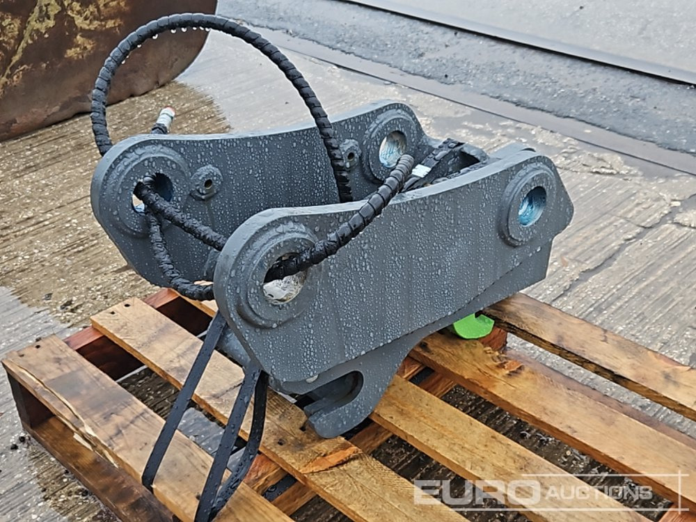 Unused Wacker Neuson Hydraulic Double Lock QH 50mm Pin to suit 6-8 Ton Excavator - Attache rapide: photos 1 Unused Wacker Neuson Hydraulic Double Lock QH 50mm Pin to suit 6-8 Ton Excavator - Attache rapide: photos 1