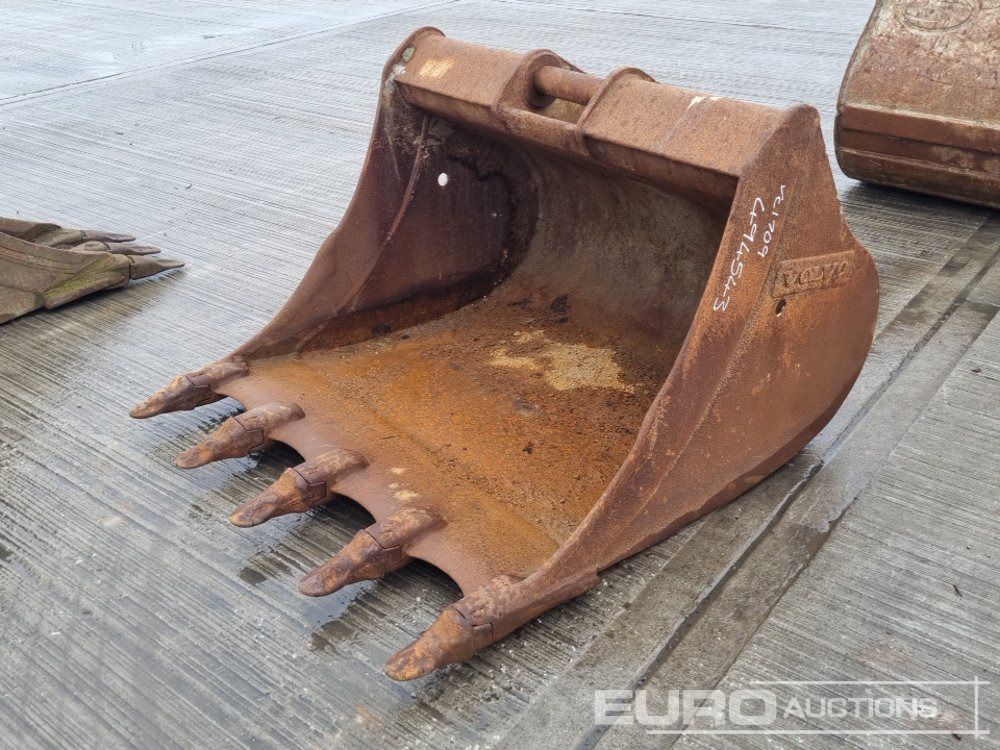 Volvo 46" Scoop Bucket 65mm Pin to suit 13 Ton Excavator - Godet: photos 1 Volvo 46" Scoop Bucket 65mm Pin to suit 13 Ton Excavator - Godet: photos 1