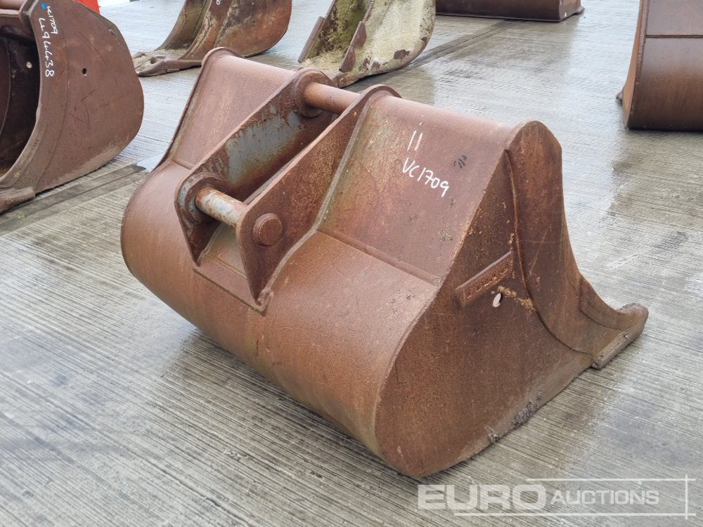 Volvo 48" Scoop Bucket 65mm Pin to suit 13 Ton Excavator - Godet: photos 5 Volvo 48" Scoop Bucket 65mm Pin to suit 13 Ton Excavator - Godet: photos 5