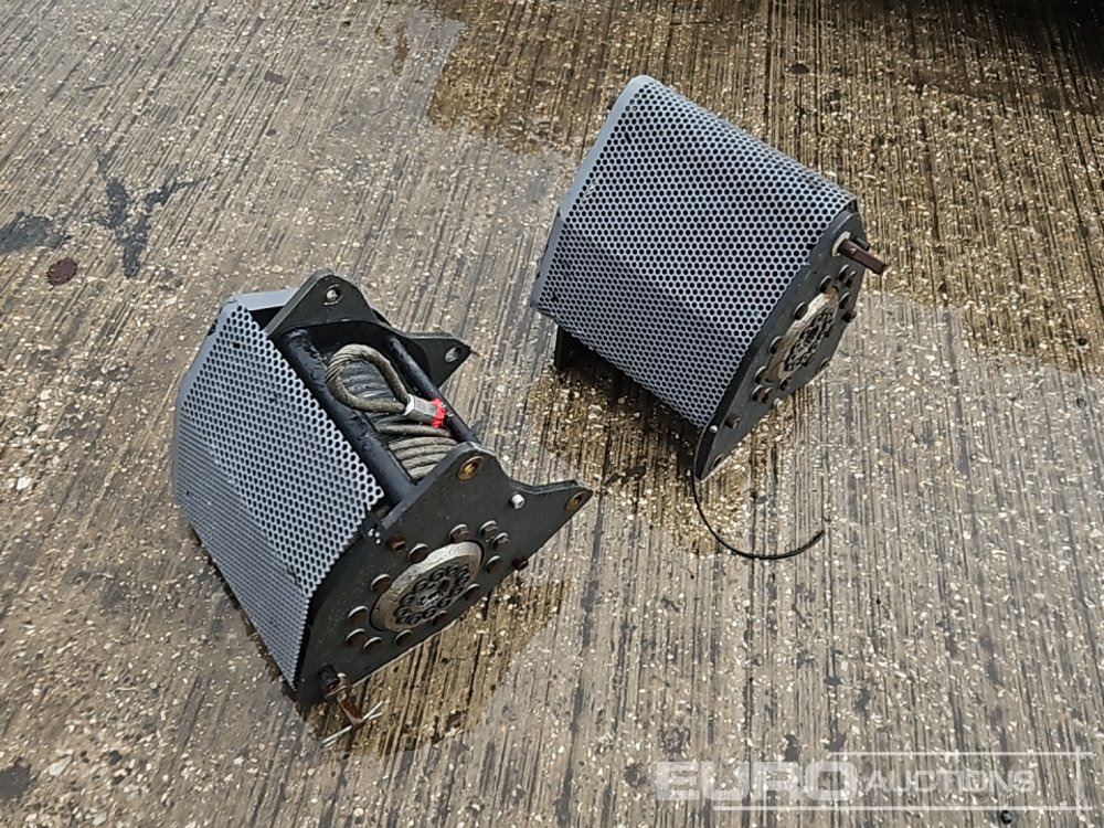 Winch (2 of) - Treuil: photos 3 Winch (2 of) - Treuil: photos 3