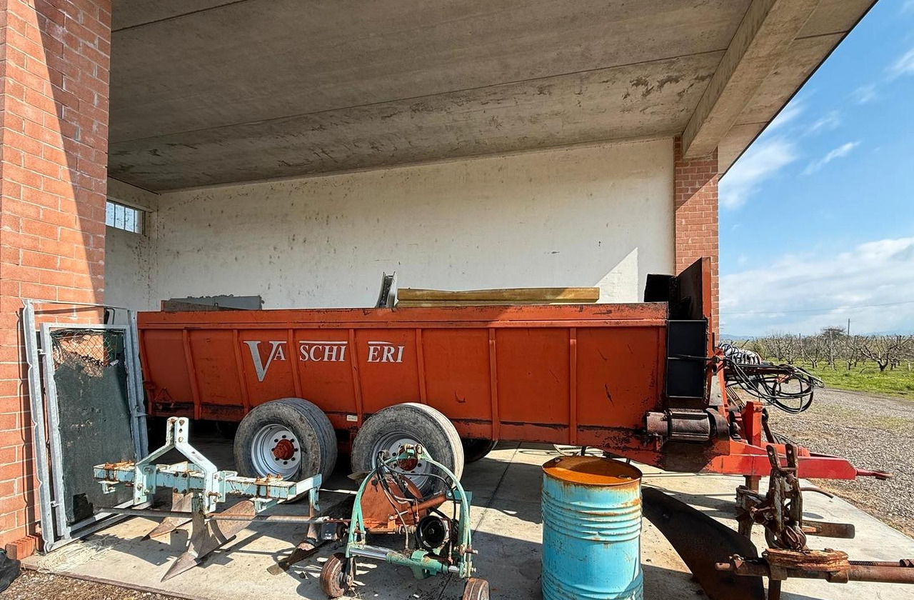 Spandiletame usato Vaschieri - Epandeur à fumier: photos 1 Spandiletame usato Vaschieri - Epandeur à fumier: photos 1