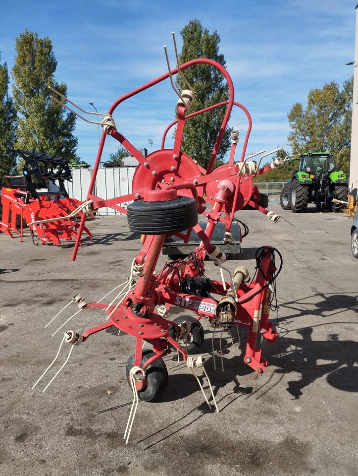 Voltafieno usato Sip 400 idraulico - Faneuse: photos 3 Voltafieno usato Sip 400 idraulico - Faneuse: photos 3