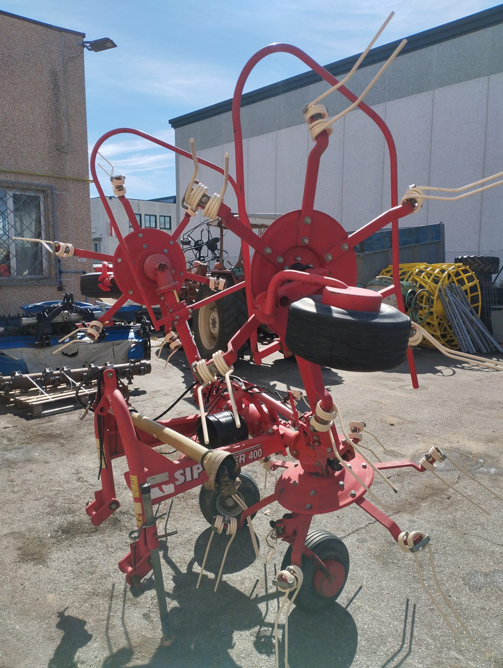 Voltafieno usato Sip 400 idraulico - Faneuse: photos 1 Voltafieno usato Sip 400 idraulico - Faneuse: photos 1