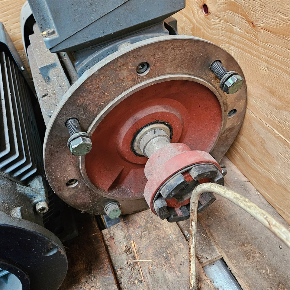 ABB MT80A19F100-2 / M3AA180MLB4 - Machine-outil: photos 4 ABB MT80A19F100-2 / M3AA180MLB4 - Machine-outil: photos 4