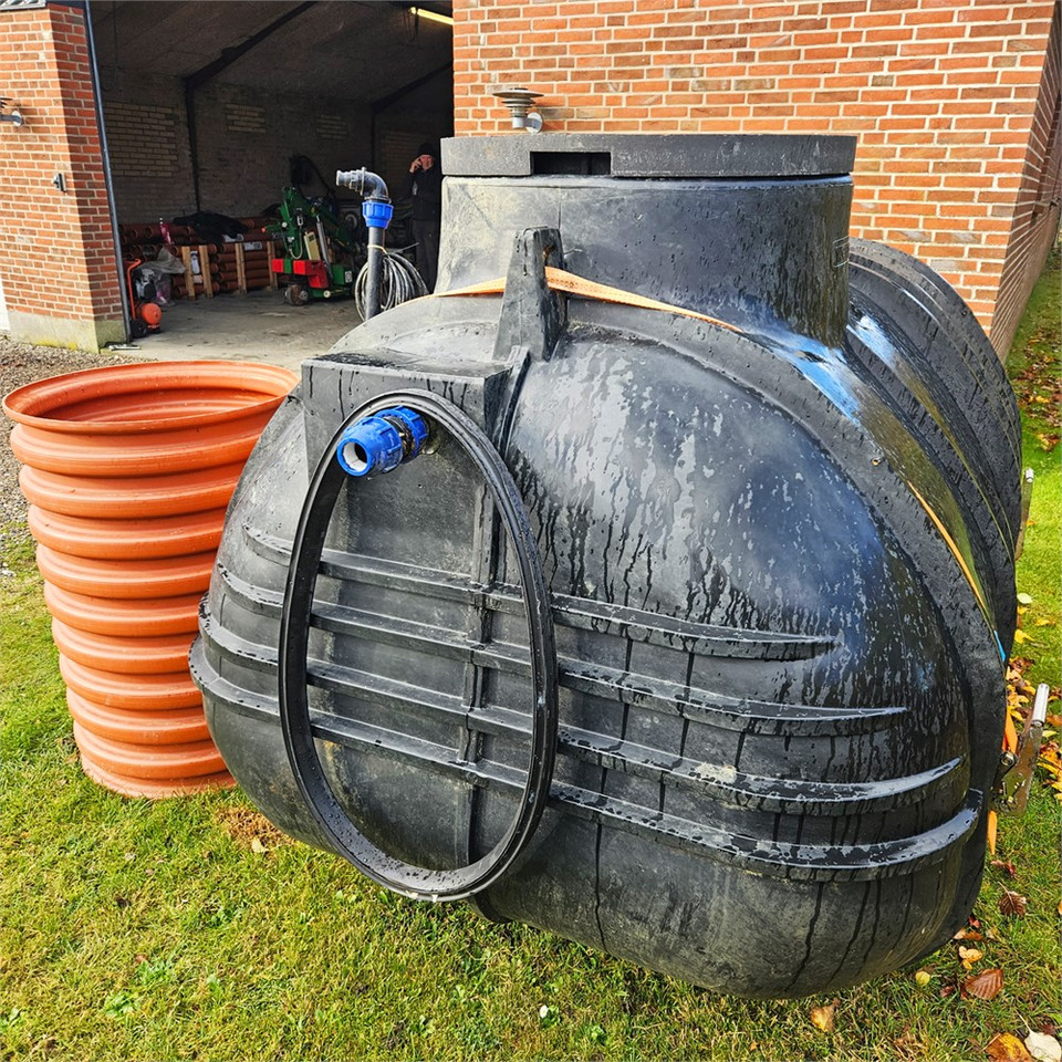 ABC 2 m3 - Cuve de stockage, L'équipement de construction: photos 3 ABC 2 m3 - Cuve de stockage, L'équipement de construction: photos 3