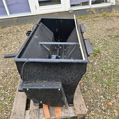 ABC Unknown - Epandeur de sable: photos 1 ABC Unknown - Epandeur de sable: photos 1