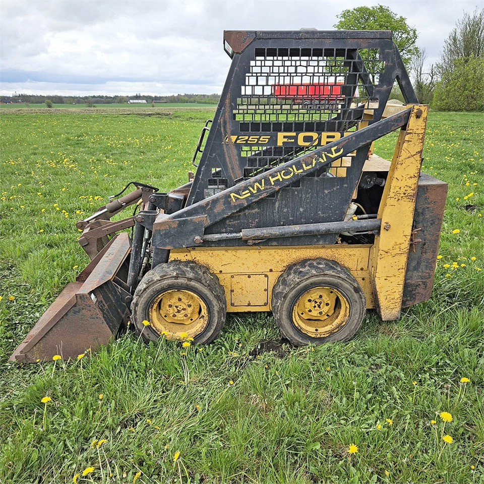 Bobcat Ford New Holland L255 - Mini chargeuse: photos 1 Bobcat Ford New Holland L255 - Mini chargeuse: photos 1