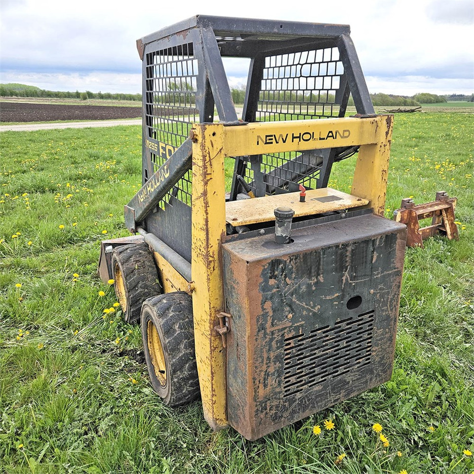 Bobcat Ford New Holland L255 - Mini chargeuse: photos 4 Bobcat Ford New Holland L255 - Mini chargeuse: photos 4